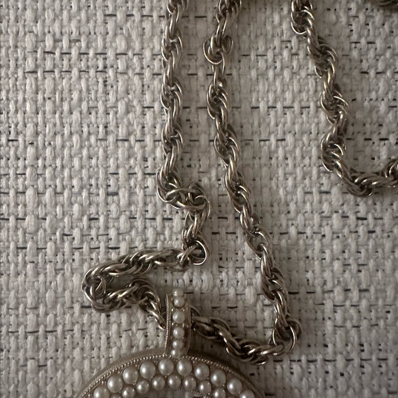 Auth Chanel CC Logo Round Pearl Pendant Necklace Light Gold Hardware - Picture 4 of 10